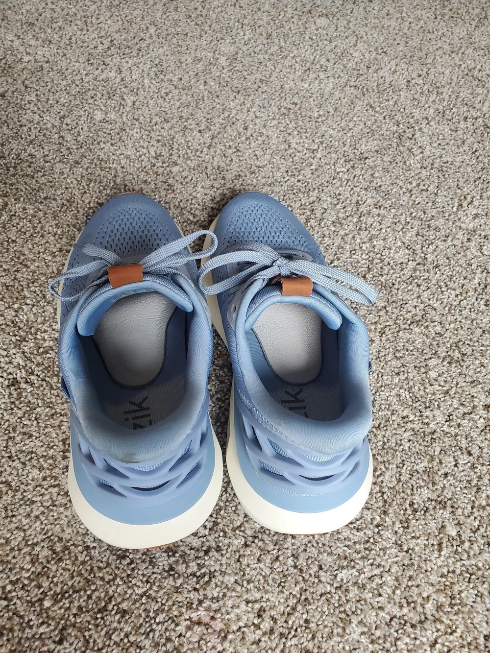Kizik Women's Athens 2 Sneakers Size 8½ in Soft Chambray colorway